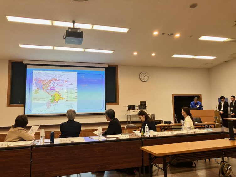 審議会では、災害への対応や県営水道の財政収支見通しなどを確認しました。